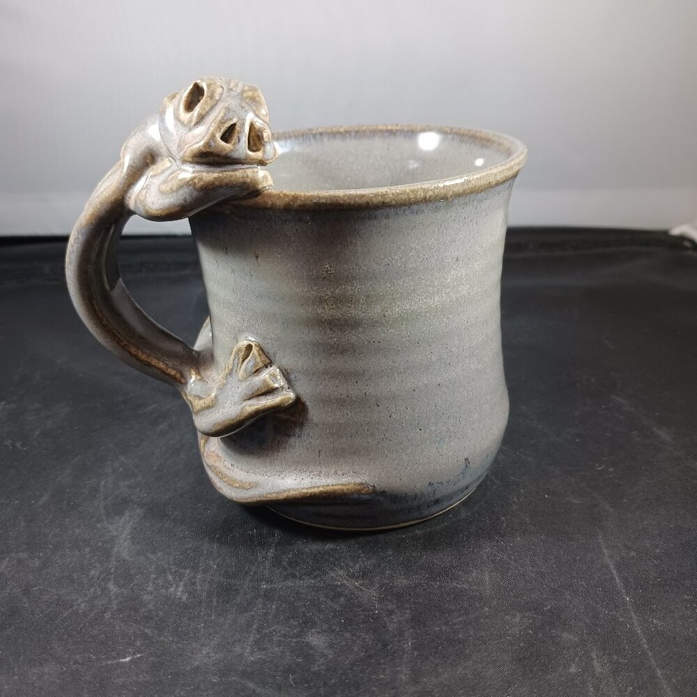 Vintage 80's Artisan Frog Pottery Mug 10oz
